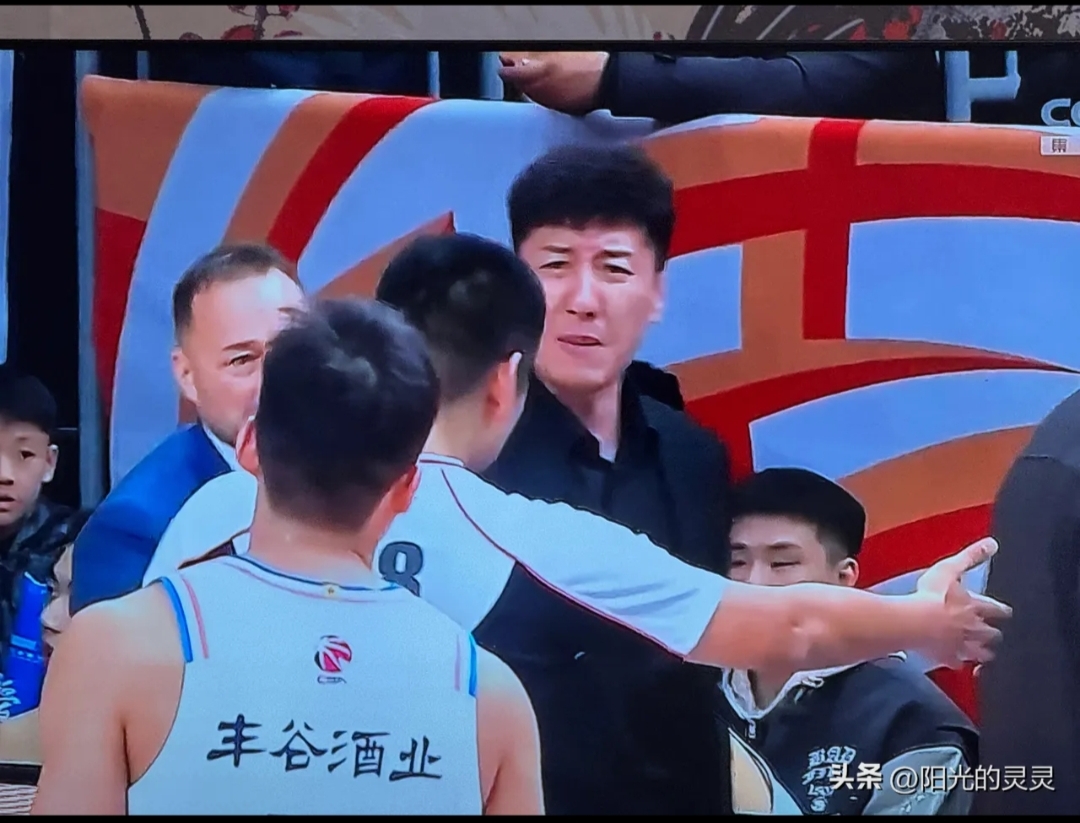 惊天逆转！球队绝地反击夺得比赛